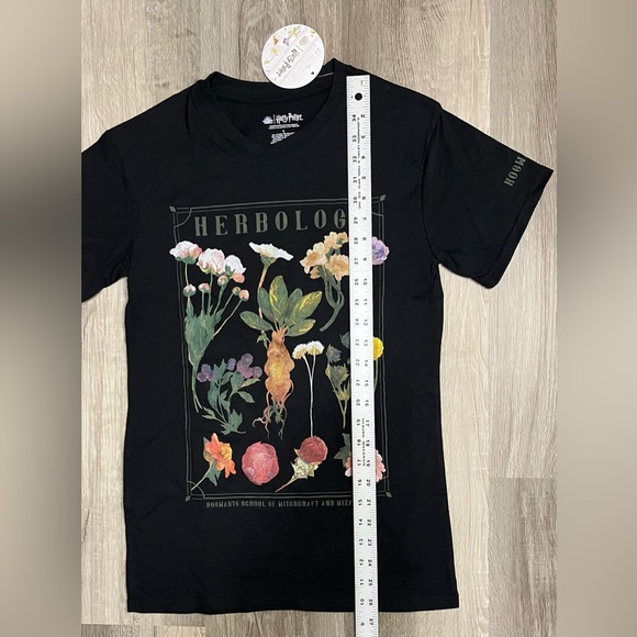 Harry Potter Herbology Hogwarts Graphic Black Print Tee Shirt Unisex Size Small - Picture 6 of 8